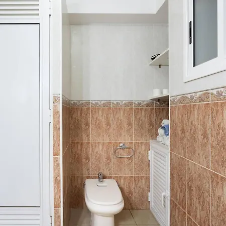 Live Cristianos Square Apartman *